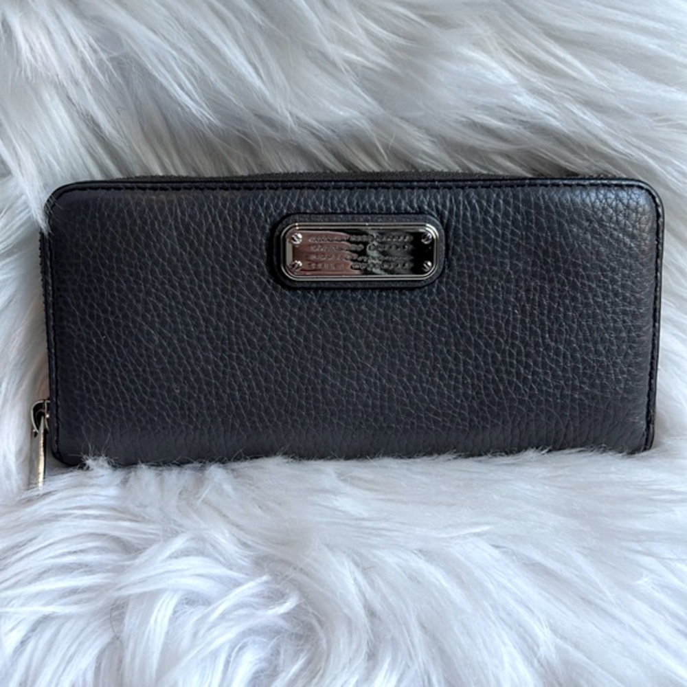 Marc Jacobs Gray Zip Wallet